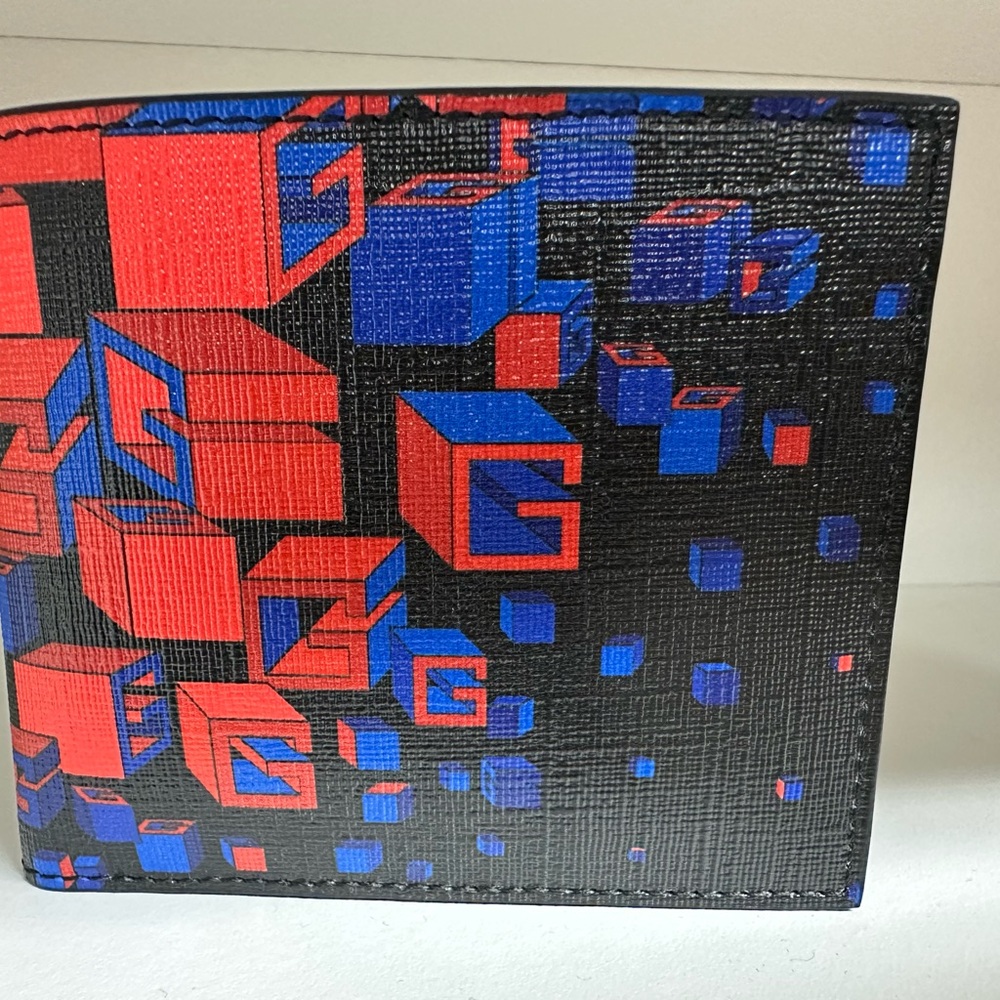 GUCCI NEW
Calfskin Square G Space Print Bi-Fold Wallet Black